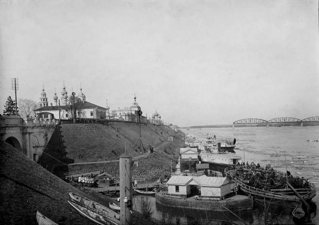Вид Волжской набережной и пристаней в городе Ярославле. 1900-е гг.