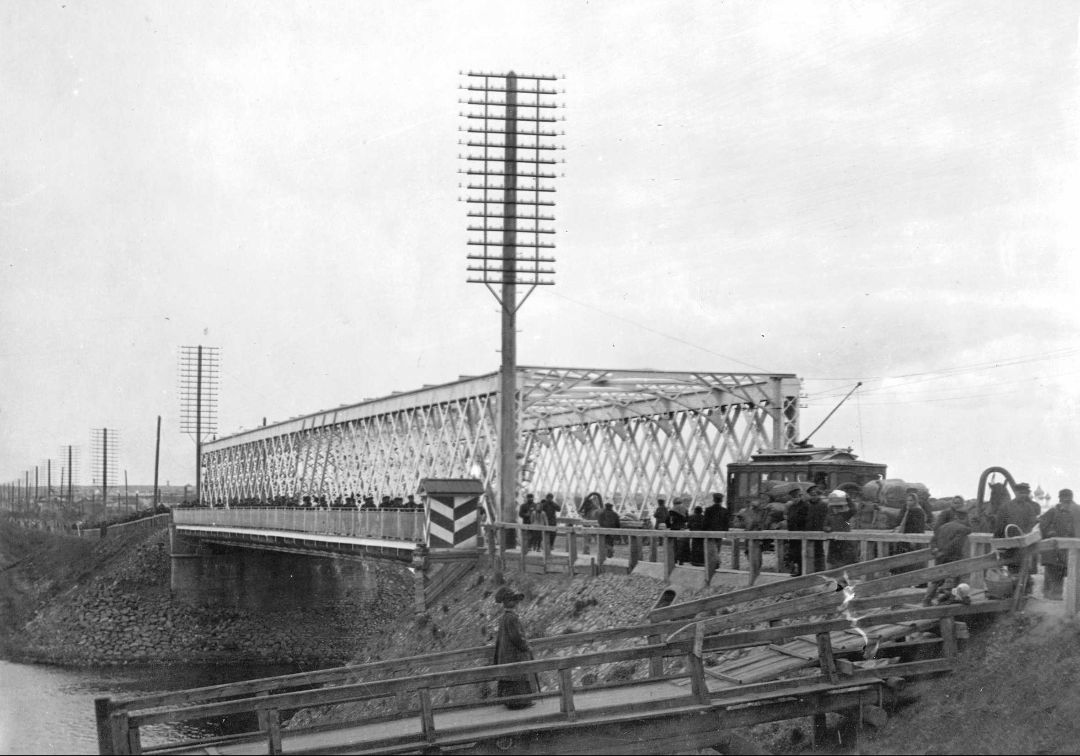 «Американский» мост в Ярославле. Вид на мост через реку Которосль. Начало XX в.